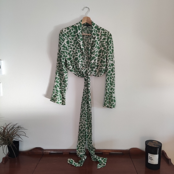Dynamite Green Giraffe Print 2 Piece Set - Picture 3 of 8